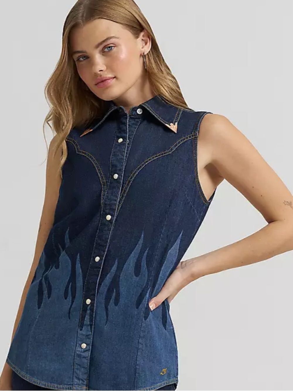 Lainey Wilson Wrangler Sleeveless Shirt